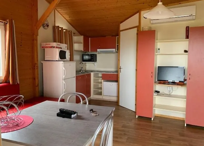 Climatisé 6 Pers., Piscine Chauffée, Parking, Terrasse Teck, Calme Près Plages Et Commerces - Fr-1-607-59